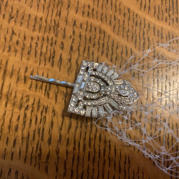 Decorative hairnet with rhinestone + crystal pins main image 2